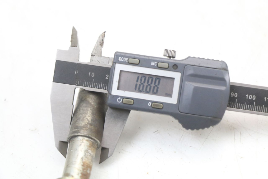 photo de AXE ROUE AVANT PEUGEOT GEOPOLIS RS 125 (2007 - 2009)