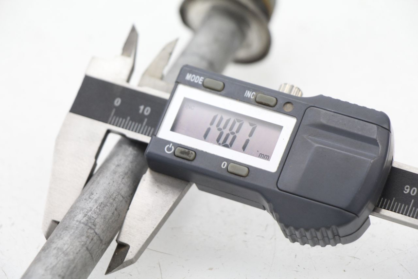 photo de AXE ROUE AVANT PEUGEOT LOOXOR 50 (2001 - 2004)