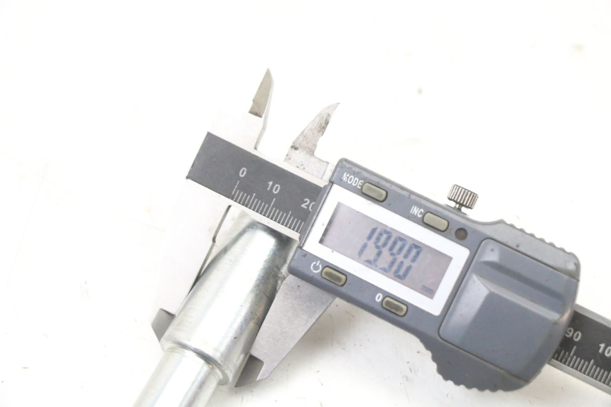 photo de AXE ROUE AVANT PIAGGIO NRG POWER PUREJET 50 (2018 - 2021) - Gros plan technique