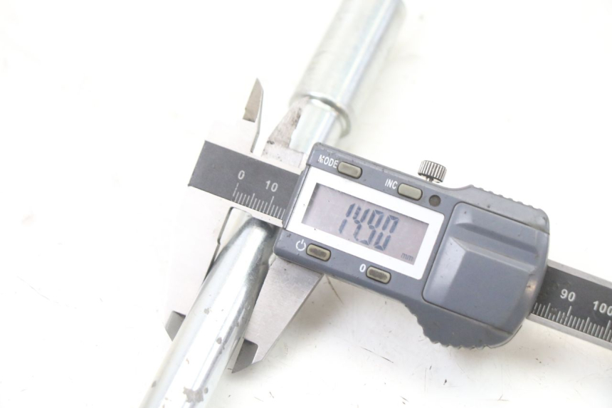 photo de AXE ROUE AVANT PIAGGIO NRG POWER PUREJET 50 (2018 - 2021) - Vue d’ensemble