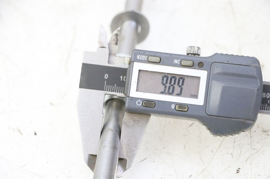 photo de AXE ROUE AVANT YAMAHA PW 50 (1984 - 2020)