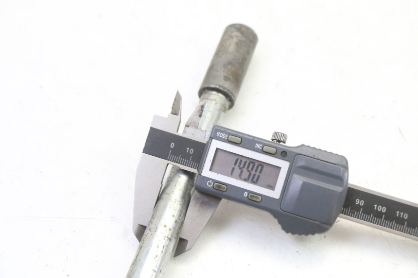 photo de AXE ROUE AVANT GILERA RUNNER SL 50 (2006 - 2009)