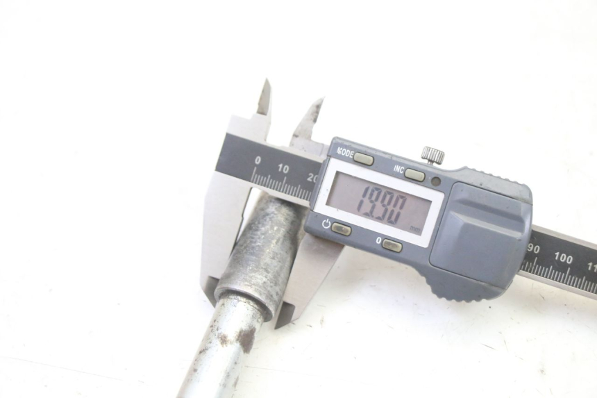 photo de AXE ROUE AVANT GILERA RUNNER SP 50 (2006 - 2008)