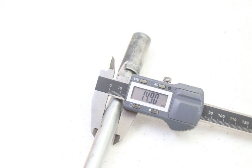 photo de AXE ROUE AVANT GILERA RUNNER SP 50 (2006 - 2008)