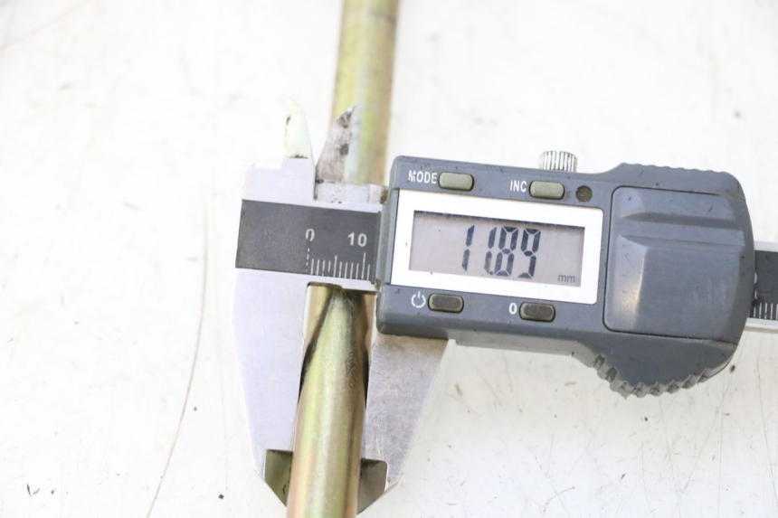 photo de AXE ROUE AVANT KEEWAY RY6 2T 50 (2011 - 2019) - Autre angle de vue