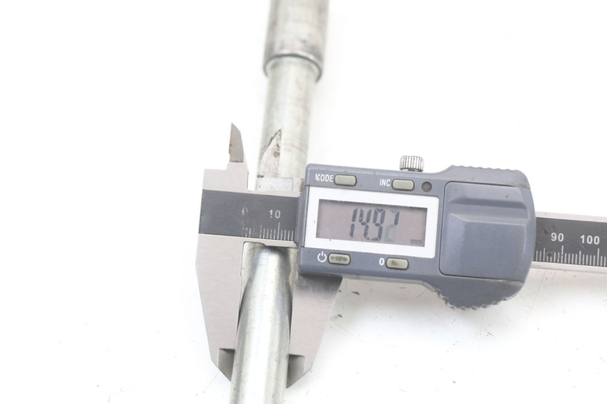 photo de AXE ROUE AVANT APRILIA SCARABEO GT 125 (1999 - 2007)