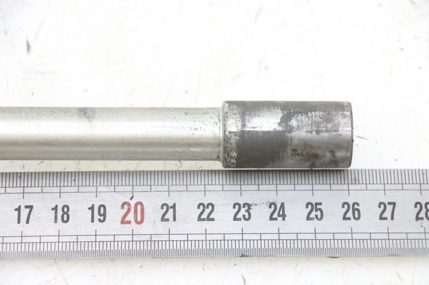 photo de AXE ROUE AVANT PEUGEOT SPEEDFIGHT 4 4T EFI 50 (2021 - 2025) - Autre angle de vue