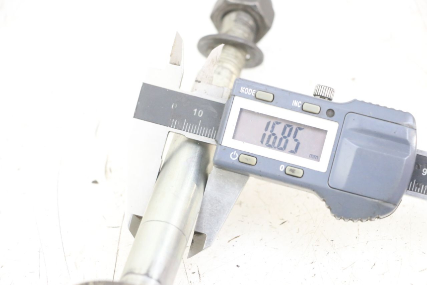 photo de AXE ROUE AVANT PEUGEOT SPEEDFIGHT 100 (1997 - 2007)