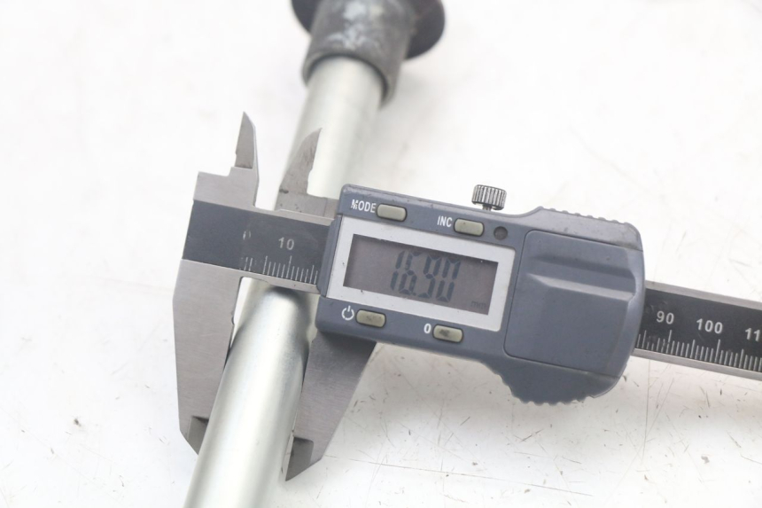 photo de AXE ROUE AVANT SUZUKI SV N 650 (1999 - 2002)