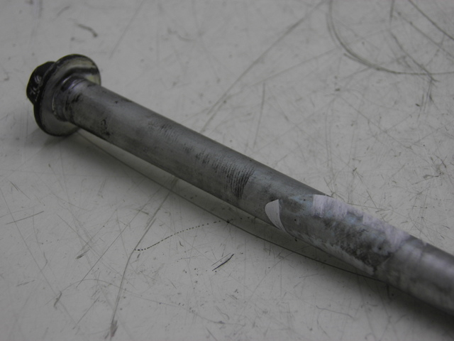 photo de AXE ROUE AVANT SUZUKI TU X TUX VOLTY 125 (1999 - 2001)