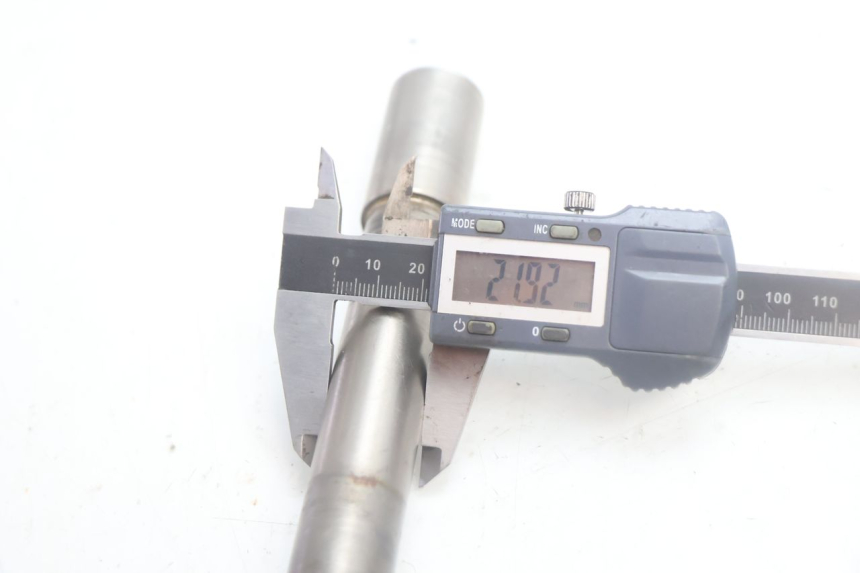 photo de AXE ROUE AVANT KTM SX 85 (2018 - 2024) - État de surface
