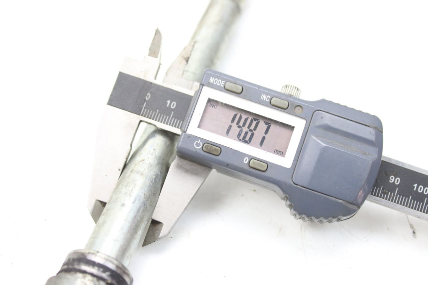 photo de AXE ROUE AVANT YAMAHA TDR DELTABOX 125 (1993 - 2003)