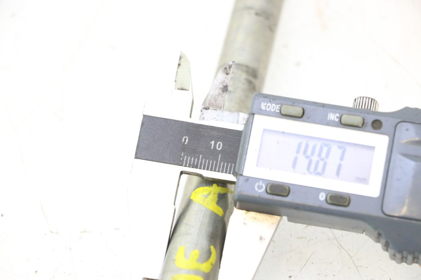 photo de AXE ROUE AVANT PEUGEOT TREKKER TKR 50 (2005 - 2014) - Détail de la pièce