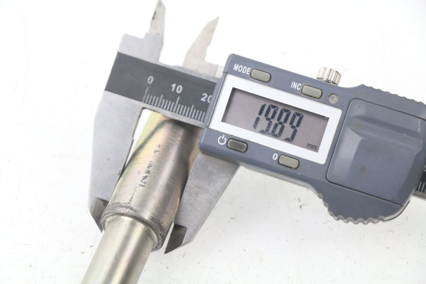 photo de AXE ROUE AVANT YAMAHA XMAX X-MAX ABS 125 (2014 - 2016) - Détail de la pièce