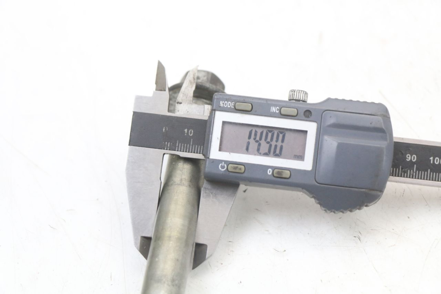 photo de AXE ROUE AVANT YAMAHA X-MAX XMAX 250 (2006 - 2009)