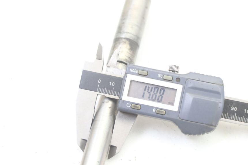 photo de AXE ROUE AVANT YAMAHA X-MAX XMAX 125 (2010 - 2014)