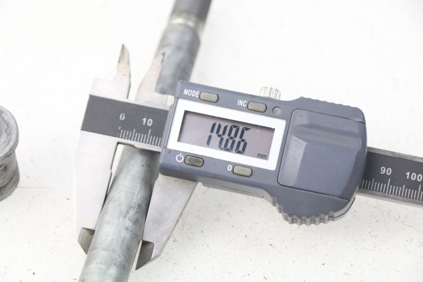 photo de AXE ROUE AVANT HONDA XLV VARADERO 125 (2000 - 2006)