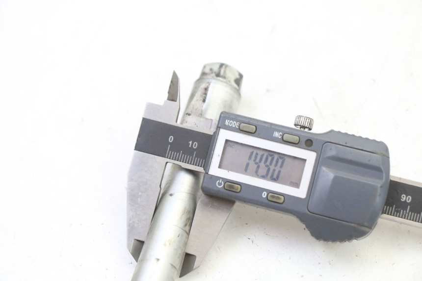 photo de AXE ROUE AVANT HONDA XLV VARADERO 125 (2000 - 2006)