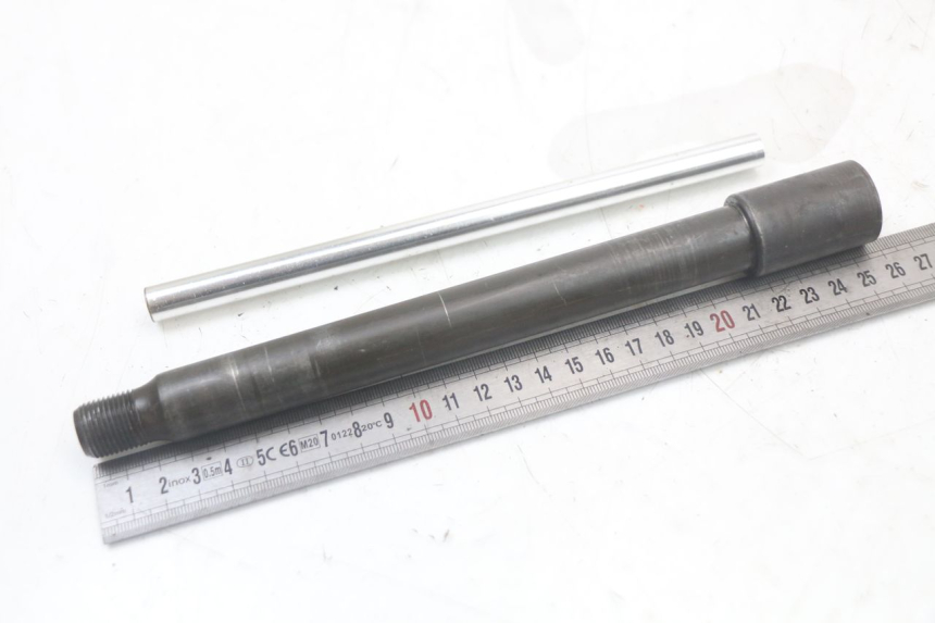 photo de AXE ROUE AVANT YAMAHA FZ1 FAZER 1000 (2007 - 2009)