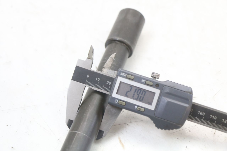 photo de AXE ROUE AVANT YAMAHA FZ1 FAZER 1000 (2007 - 2009)