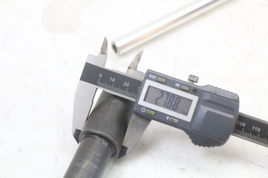 photo de AXE ROUE AVANT YAMAHA FZ1 FAZER 1000 (2007 - 2009)