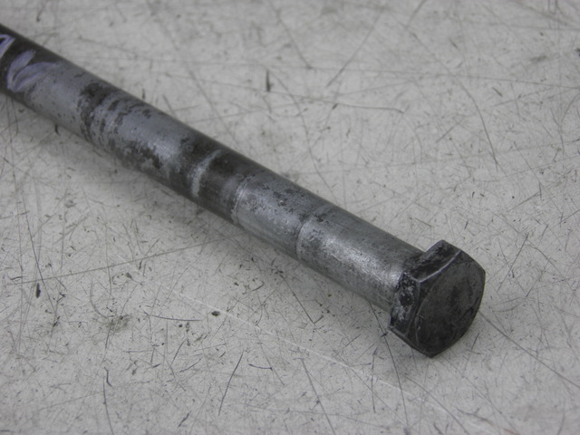 photo de AXE ROUE AVANT YAMAHA XJ F 900 (1983 - 1994)