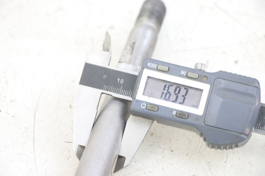 photo de AXE ROUE AVANT YAMAHA XJN DIVERSION 600 (2000 - 2003)