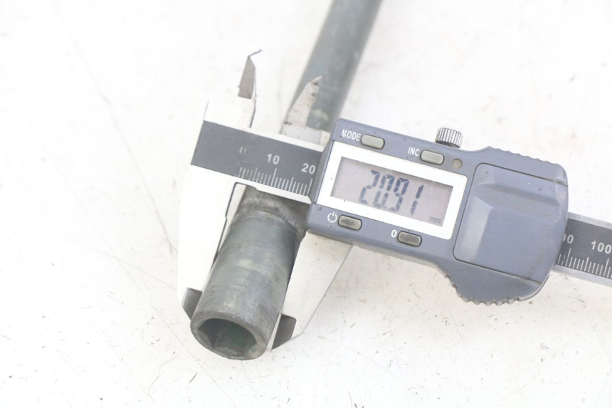 photo de AXE ROUE AVANT YAMAHA YP MAJESTY 400 (2004 - 2008)
