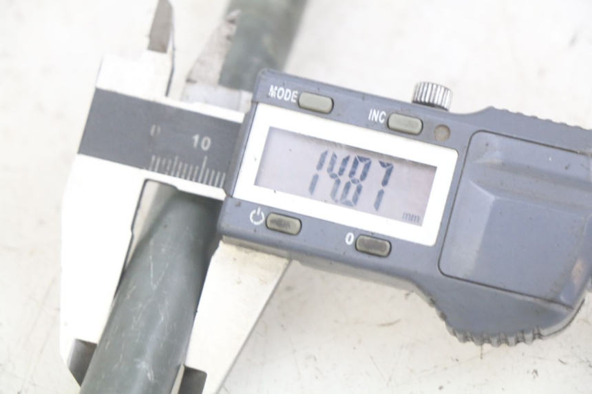 photo de AXE ROUE AVANT YAMAHA YP MAJESTY 400 (2004 - 2008)