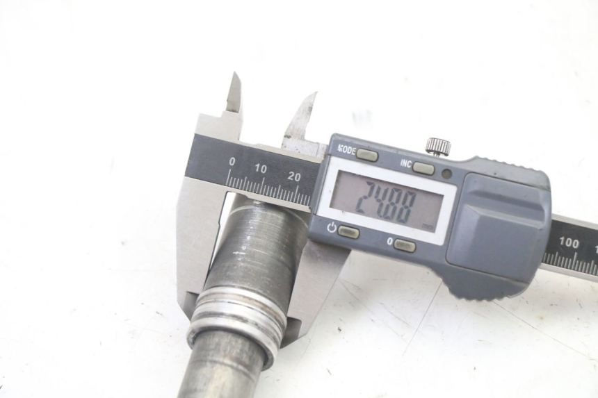 photo de AXE ROUE AVANT YAMAHA YZ-F YZF 250 (2007 - 2013)