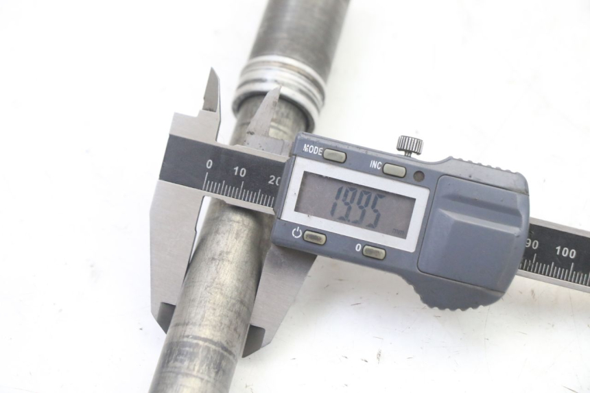 photo de AXE ROUE AVANT YAMAHA YZ-F YZF 250 (2007 - 2013)