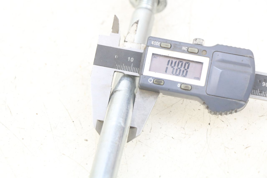 photo de AXE ROUE AVANT YAMASAKI RAPTOR 50 (2013 - 2018)