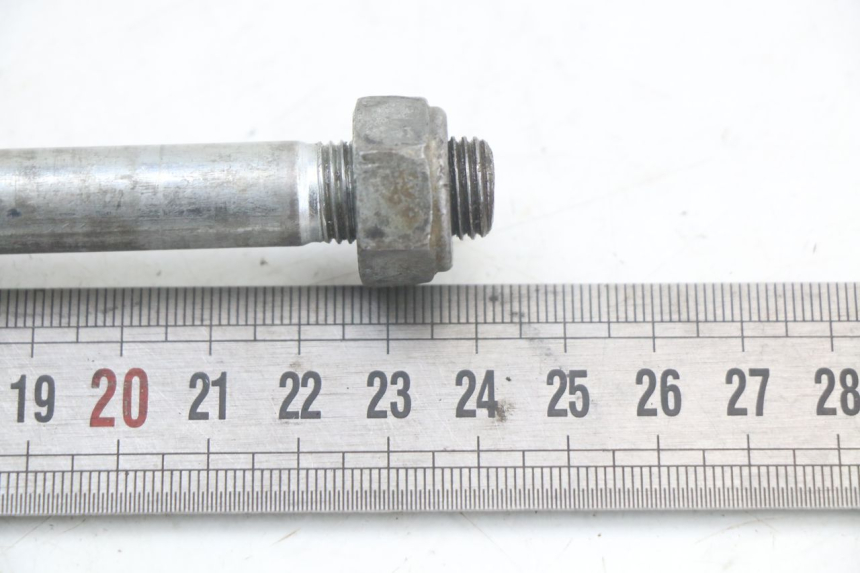 photo de Front wheel axle YAMAHA YZ 85 (2002 - 2018) - Zoom état d’usage