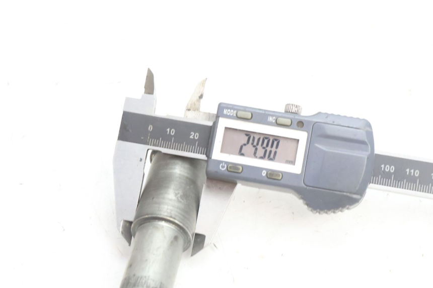 photo de AXE ROUE AVANT KAWASAKI ZZR 600 (1995 - 2004) - Vue d’ensemble