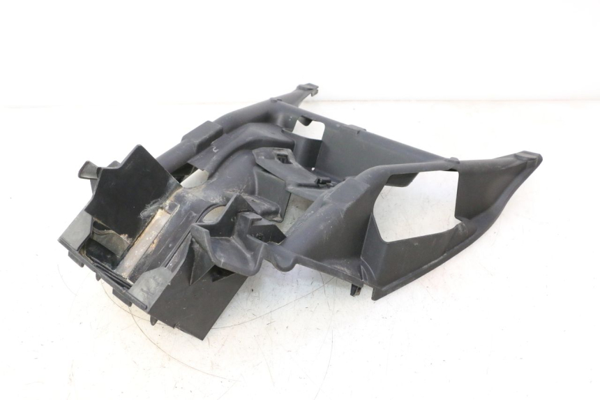 photo de BAC A BATTERIE SUZUKI BURGMAN EXECUTIVE ABS 650 (2006 - 2012) - Gros plan technique