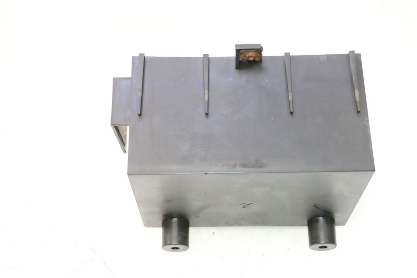 photo de BAC A BATTERIE KYMCO MOVIE S 125 (2009 - 2018) - Gros plan technique