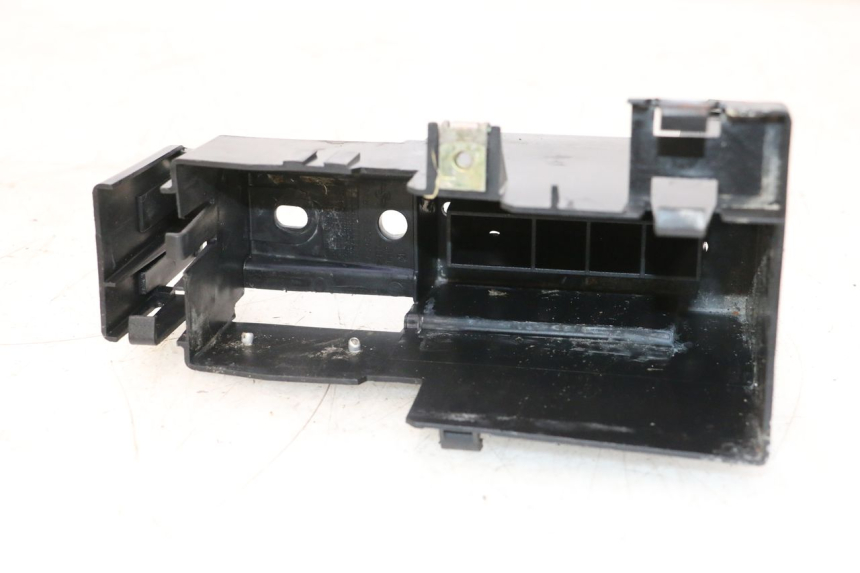 photo de BAC A BATTERIE PEUGEOT TREKKER 50 (1995 - 2004) - Gros plan technique
