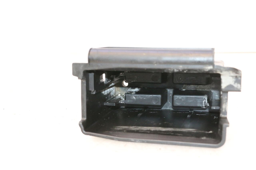 photo de BAC A BATTERIE PIAGGIO VESPA PRIMAVERA 2T 50 (2013 - 2018) - Détail de la pièce