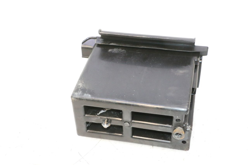 photo de BAC A BATTERIE PIAGGIO VESPA PRIMAVERA 2T 50 (2013 - 2018) - Zoom état d’usage