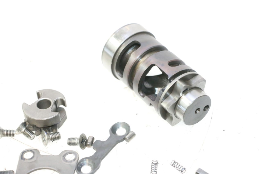 photo de BARILLET SELECTION SUZUKI DR S 600 (1985 - 1989) - Autre angle de vue