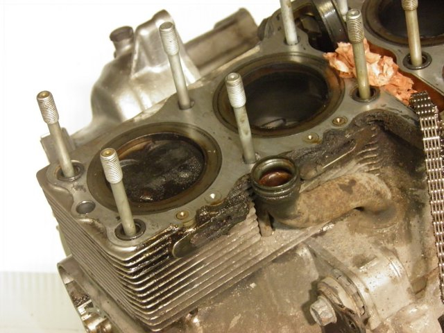 photo de BAS MOTEUR SUZUKI GSF N BANDIT 600 (1996 - 1999)