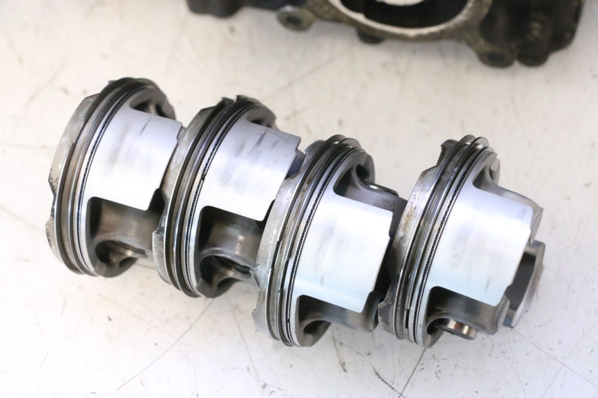 photo de BAS MOTEUR YAMAHA YZF R6 600 (2008 - 2009) - Inspection visuelle