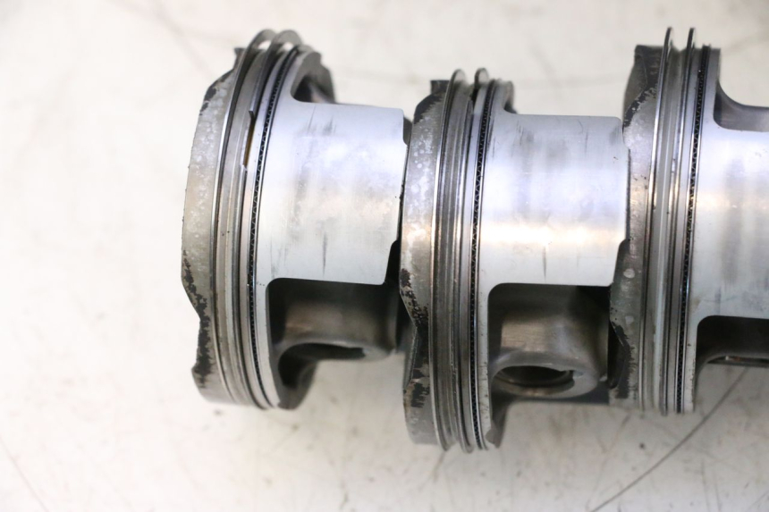photo de BAS MOTEUR YAMAHA YZF R6 600 (2008 - 2009) - Angle alternatif