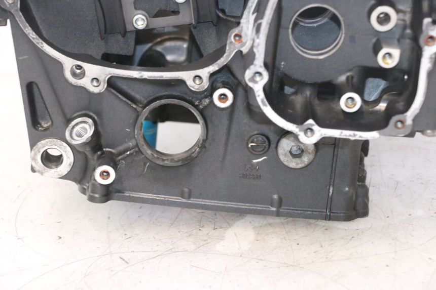 photo de BAS MOTEUR YAMAHA YZF R6 600 (2008 - 2009) - État de surface