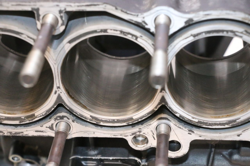 photo de BAS MOTEUR YAMAHA YZF R6 600 (2008 - 2009) - Vue rapprochée