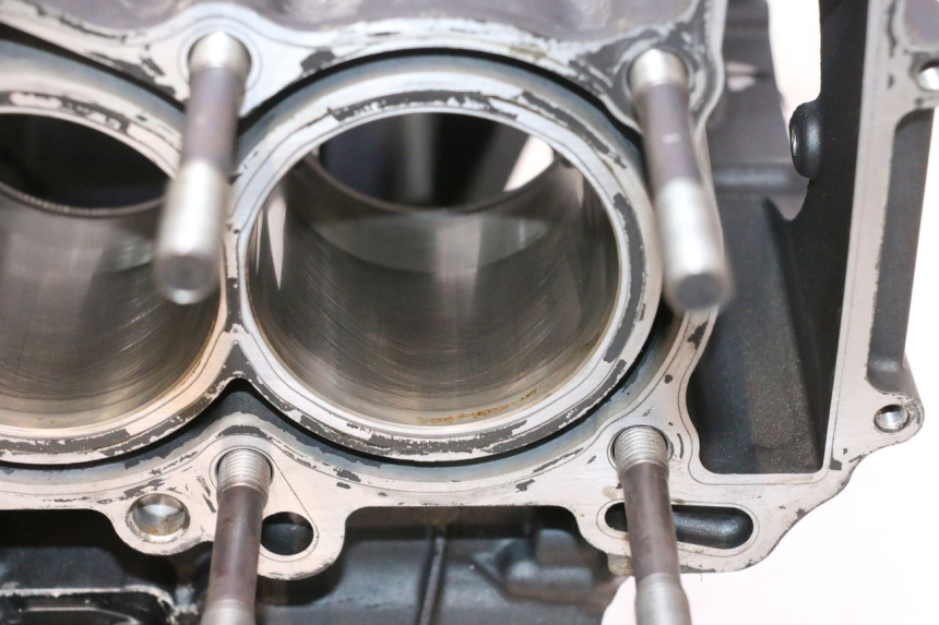 photo de BAS MOTEUR YAMAHA YZF R6 600 (2008 - 2009) - Photo complémentaire