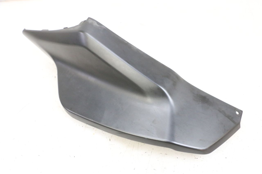 photo de BAS DE CAISSE ARRIERE DROIT SUZUKI BURGMAN 650 (2013 - 2020)