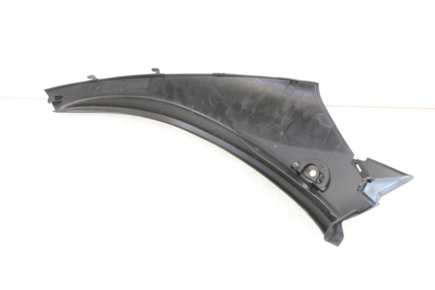 photo de BAS DE CAISSE ARRIERE DROIT PIAGGIO MP3 RL 250 (2007 - 2010) - Zoom état d’usage