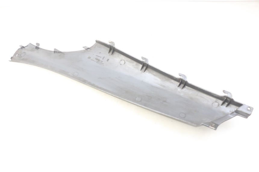 photo de BAS DE CAISSE ARRIERE DROIT PIAGGIO X9 EVOLUTION 500 (2003 - 2005)