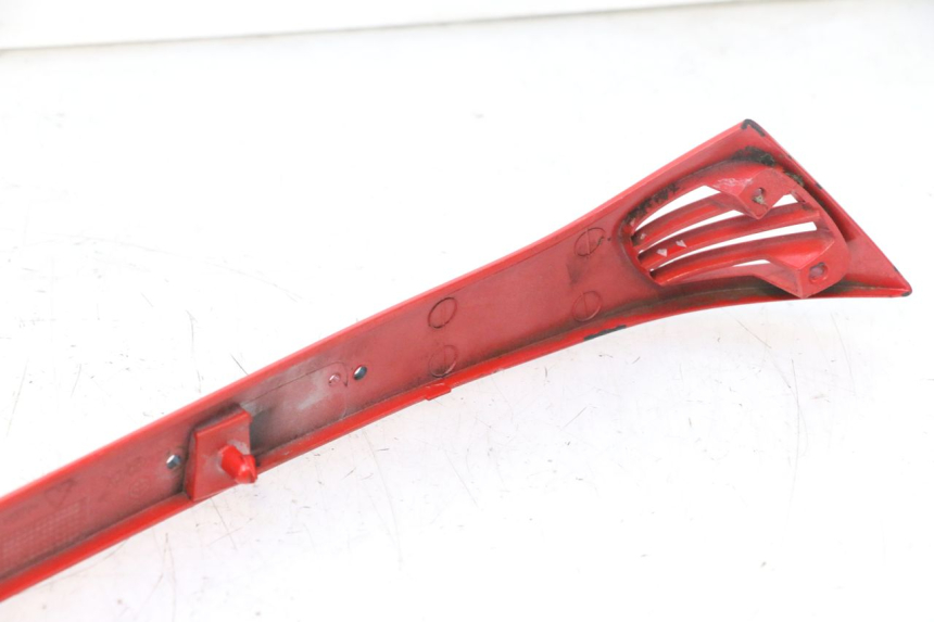photo de BAS DE CAISSE ARRIERE DROIT PIAGGIO VESPA S 2T 50 (2007 - 2014) - Points de fixation